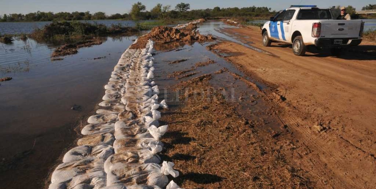 La crecida cortó el camino a La Boca y jaquea a La Vuelta del Paraguayo