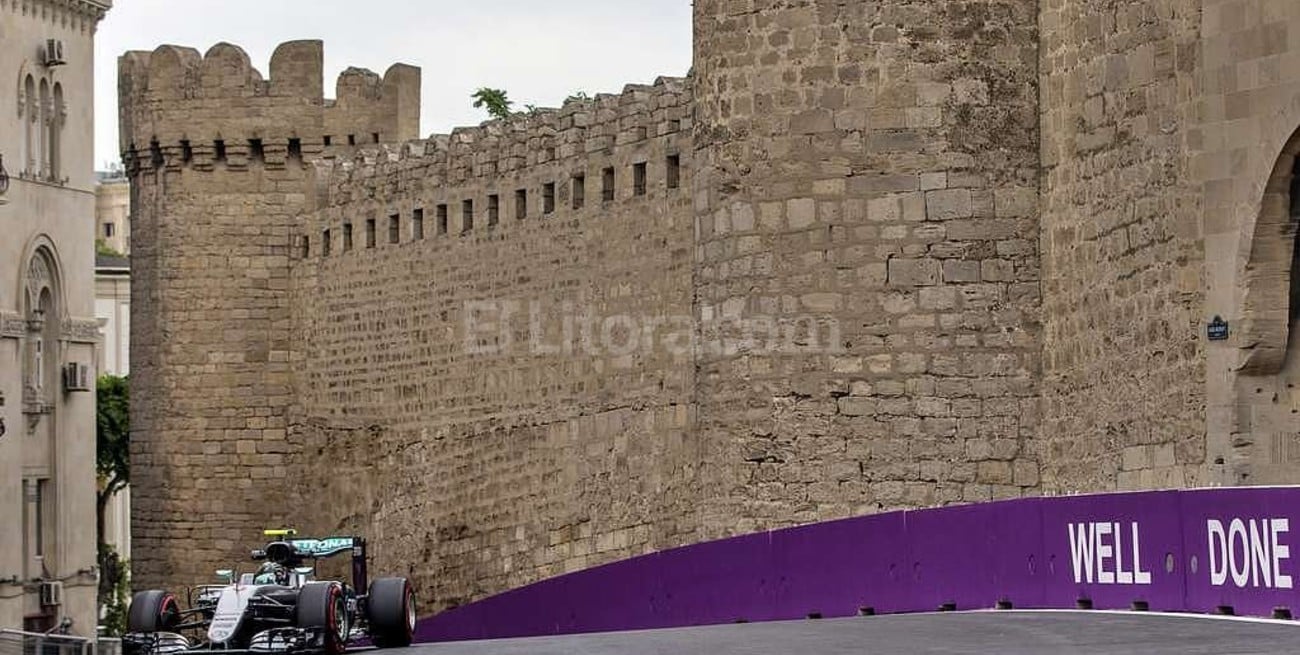 Rosberg se quedó con la pole en la inauguración del circuito de Bakú