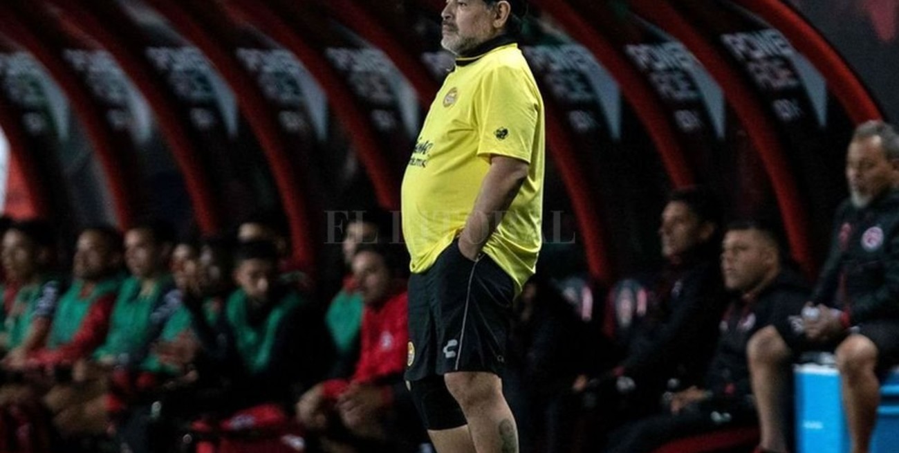 Médico de Maradona: "Hay que ponerle prótesis en las rodillas, no hay otra solución"