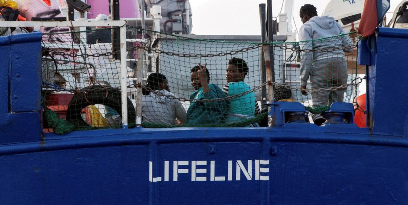 Migrantes del barco "Lifeline" son trasladados desde Malta a Francia
