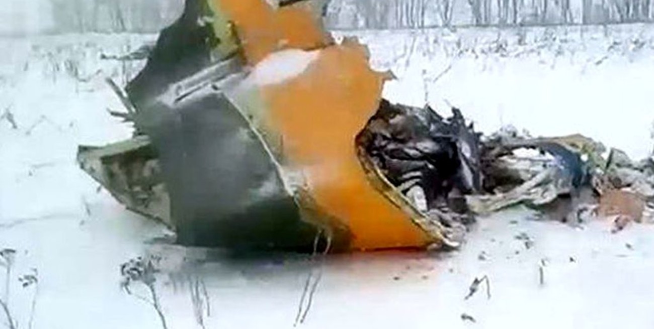 Encuentran las dos cajas negras de avión ruso accidentado 