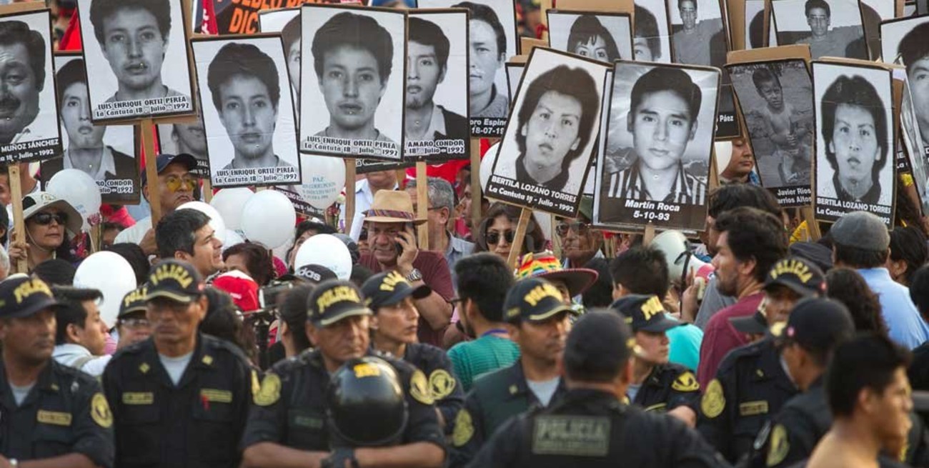 Otra multitudinaria marcha en Perú contra el indulto a Fujimori
