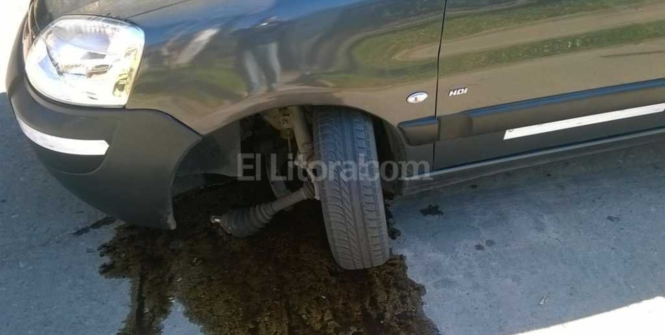 Un "legendario" pozo destrozó una camioneta utilitaria