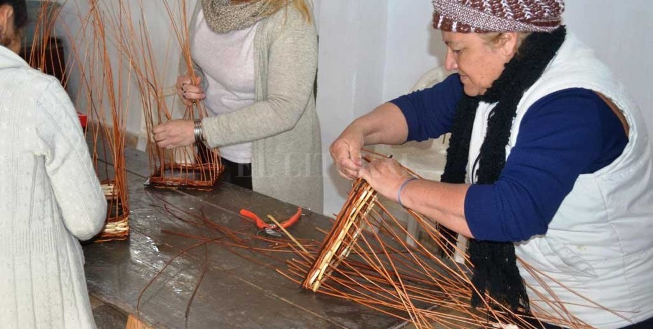 Manos al mimbre: un proyecto  que revaloriza el trabajo social