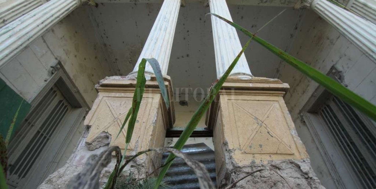 La fachada de la escuela Nicaragua se cae a pedazos