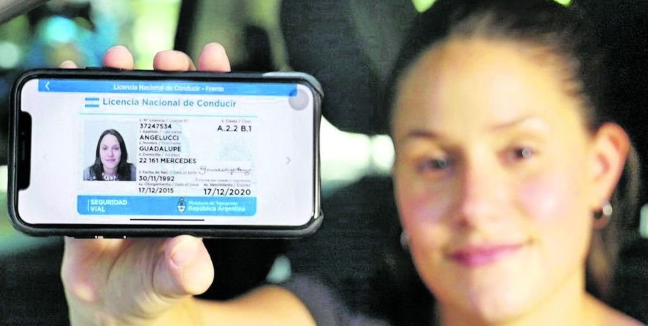 Por falta de insumos nacionales se ve demorada la impresión de carnets de conducir
