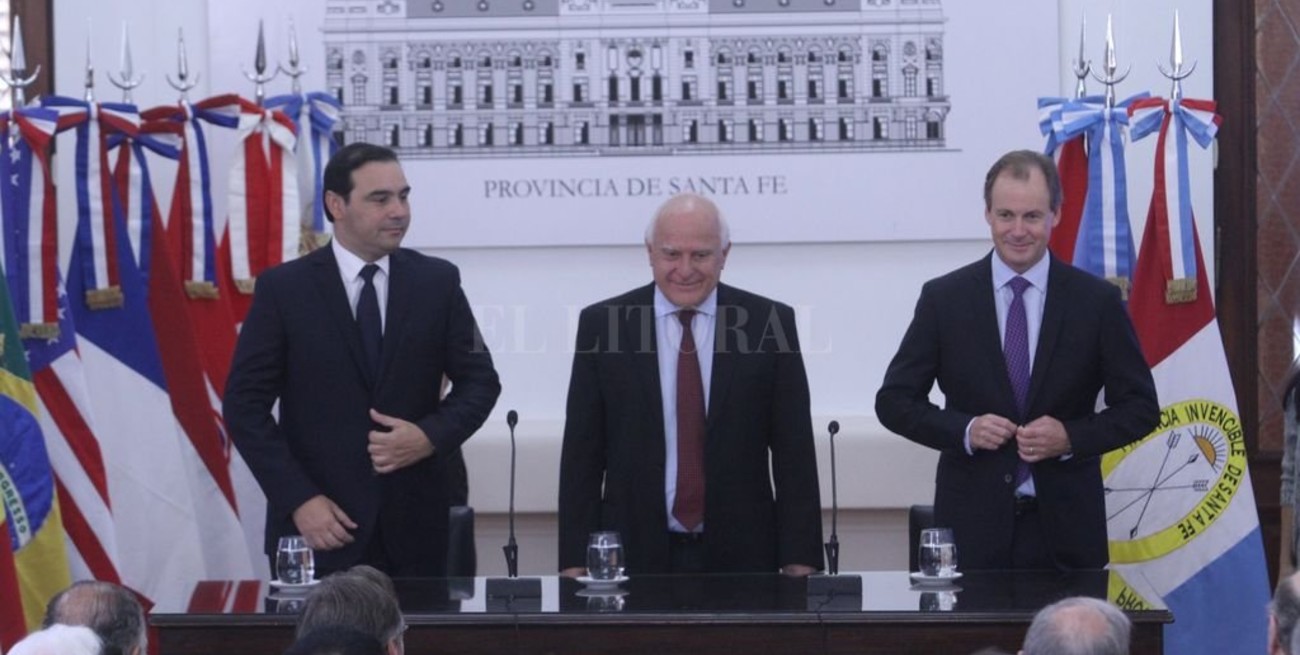 Debate sobre el presente y futuro de la Hidrovía Paraná-Paraguay