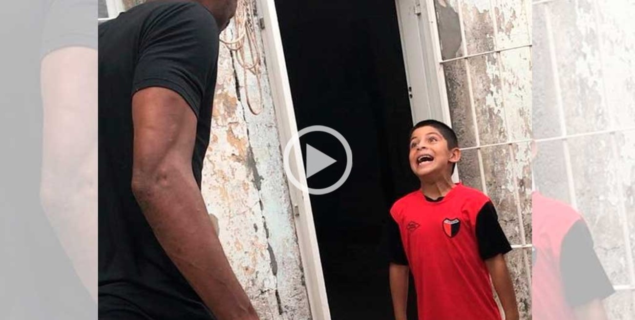 La emoción de un pequeño hincha de Colón al conocer a "Dida" Domínguez