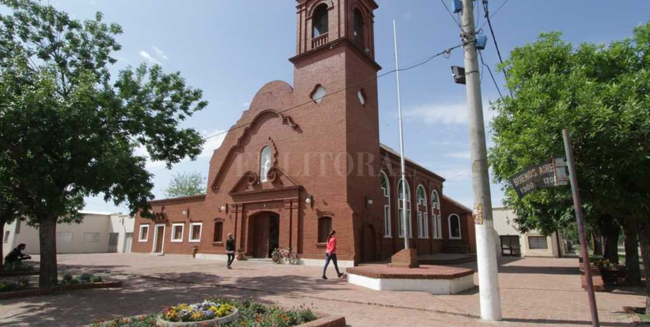 Arancedo convocó a los padres que denunciaron al cura de Monte Vera