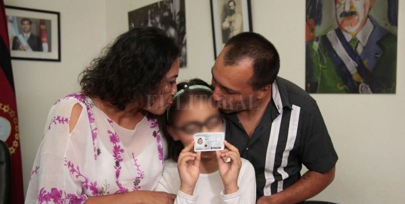 Una niña de 10 años recibió su nuevo DNI con el cambio de género