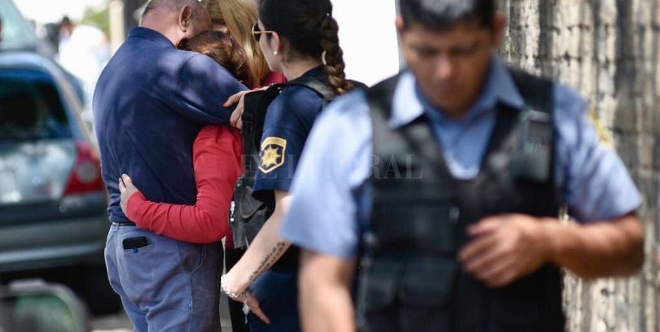 El detenido por matar a su esposa e hija dijo ser el "anticristo"