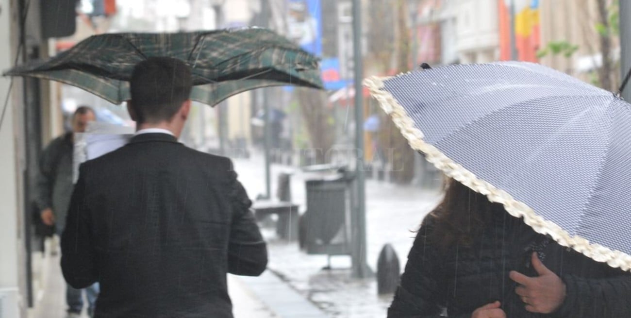 Continúa lloviendo este jueves en la ciudad