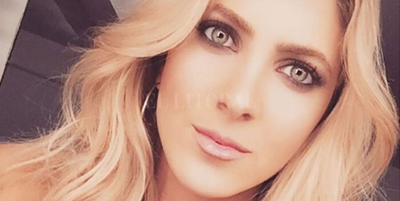 Cande Ruggeri mostró su lomazo mientras hacía yoga en la playa