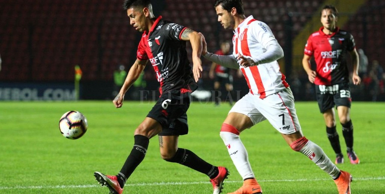 Emanuel Olivera renovó contrato con Colón por tres años