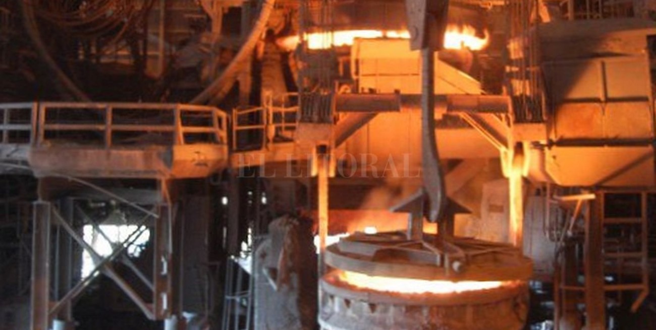 Siguen internados los tres operarios heridos por una explosión en Acindar