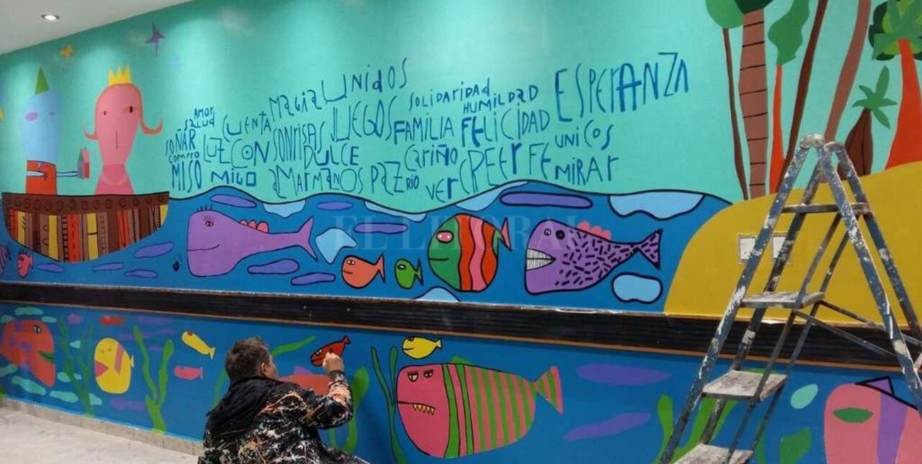 Milo Lockett pintó un mural para los niños con cáncer del Iturraspe