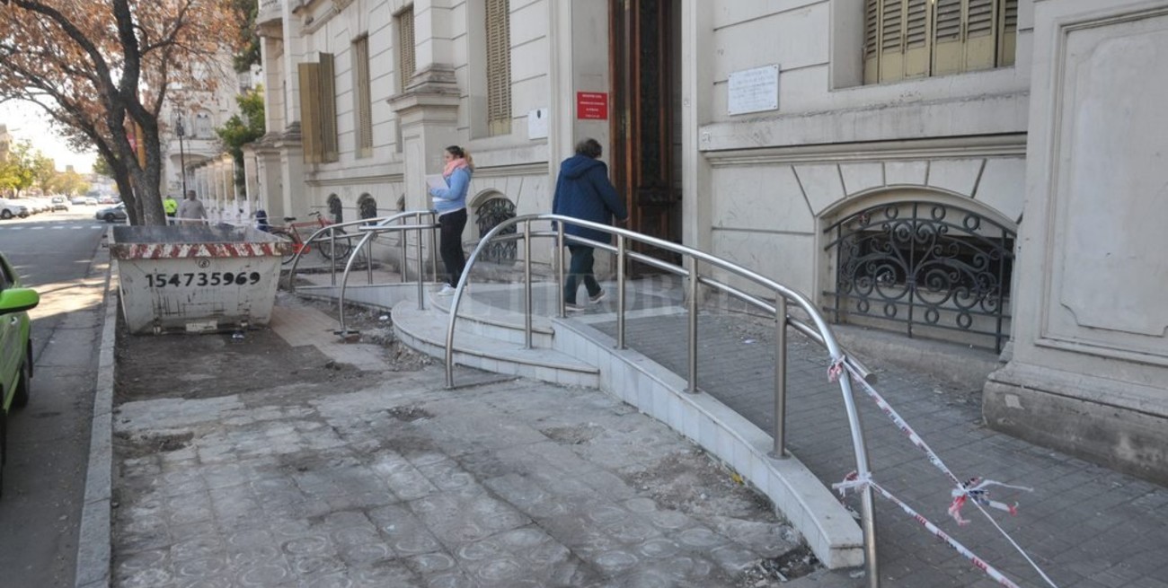 Registro Civil: obras en la fachada, vereda y galerías 