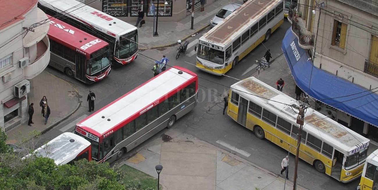 La UTA acordó un aumento del 15% en tres tramos y revisión a los 6 meses