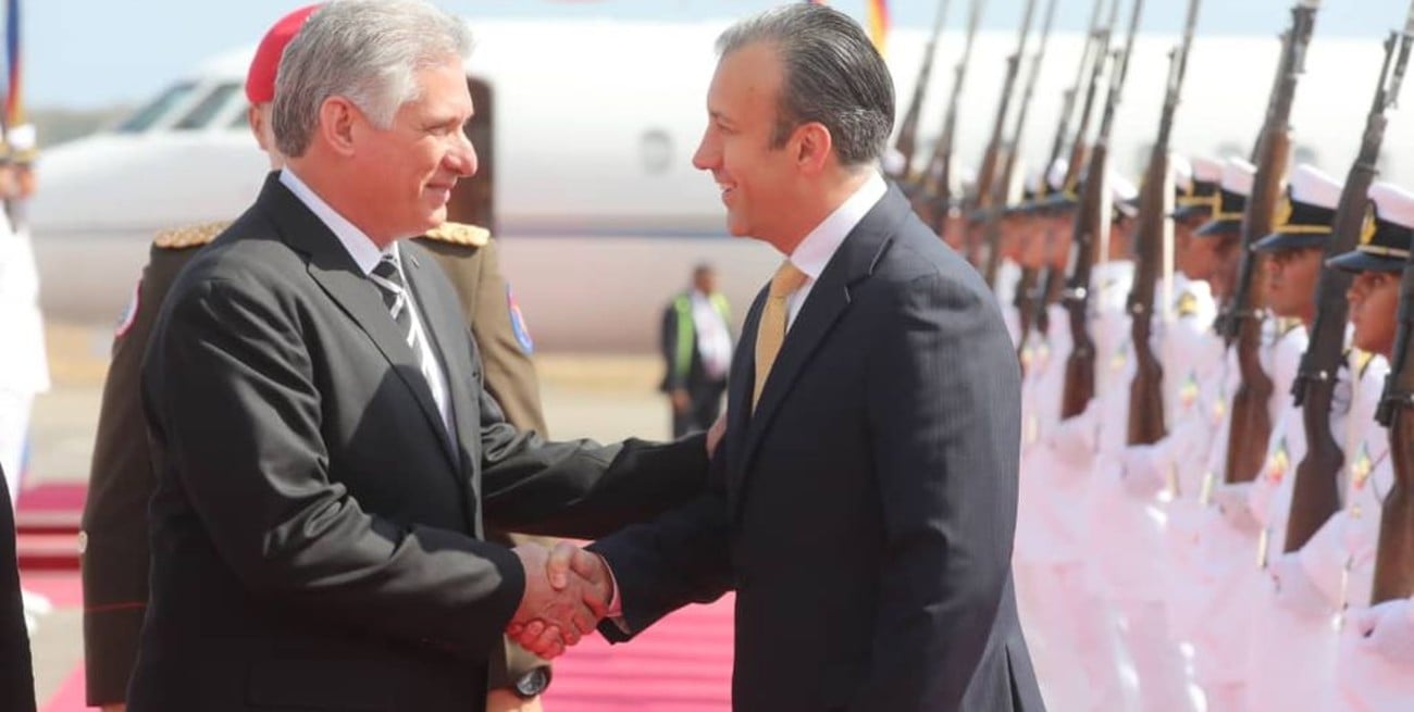 El presidente cubano llegó a Venezuela para reunirse con Maduro