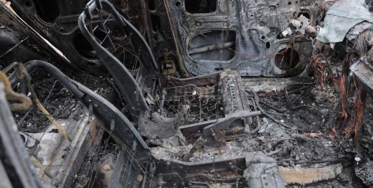 Investigan el incendio de una camioneta en el norte de la ciudad