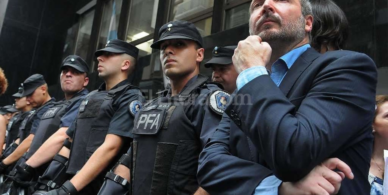 La policía impidió que Sabbatella ingrese a la sede de la Afsca