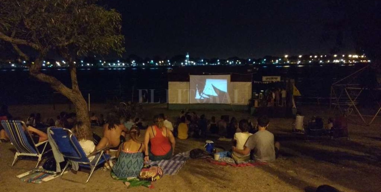 Noches animadas junto al río