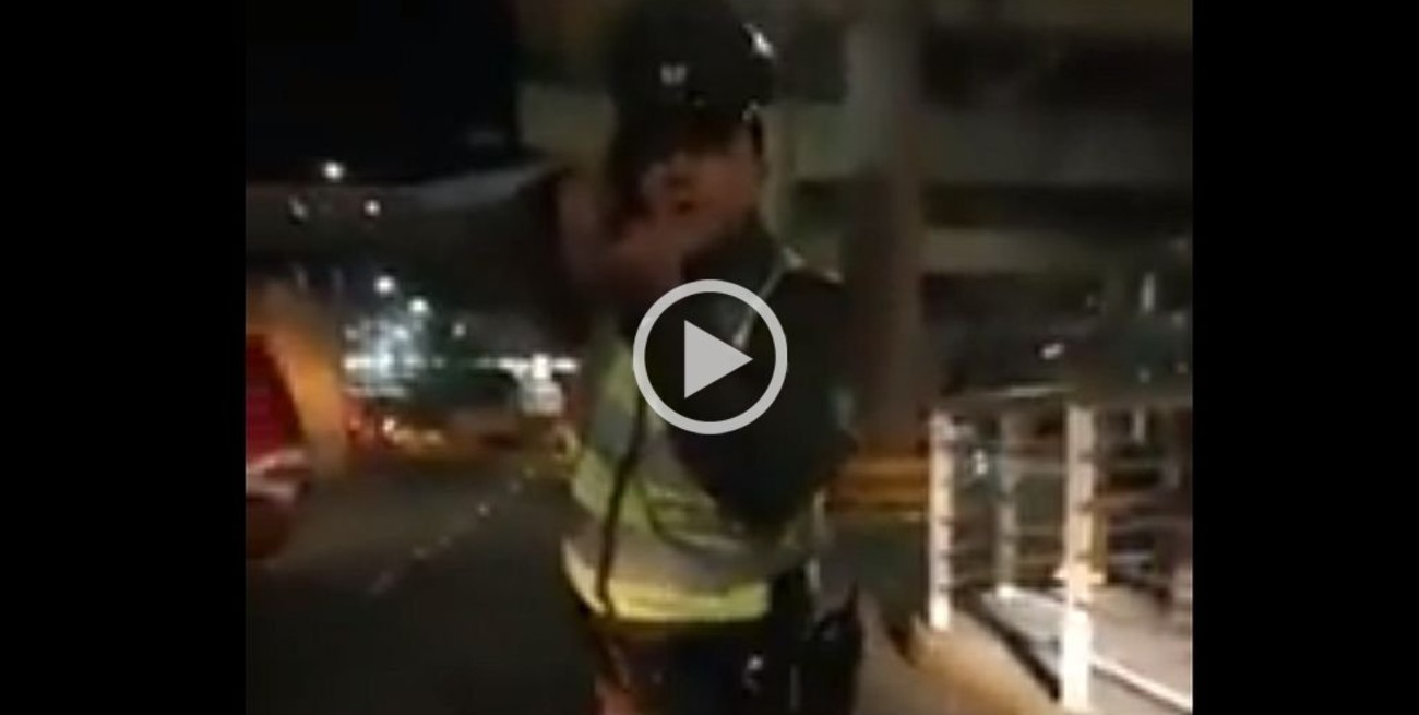 Video: Un policía chileno baleó a un chofer de Uber