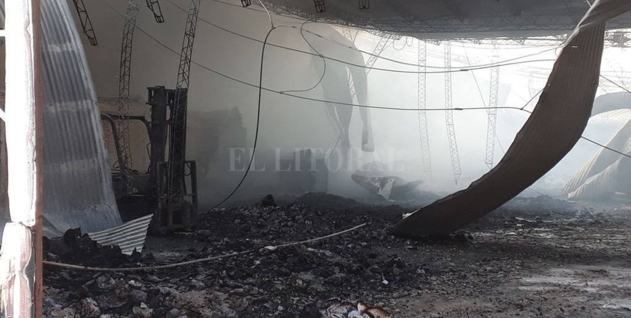 Incendio en la papelera de Tacuarendí