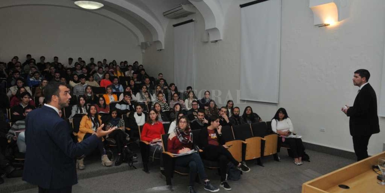 Deep web, bitcoins, grooming, Watson, para empezar a hablar de informática