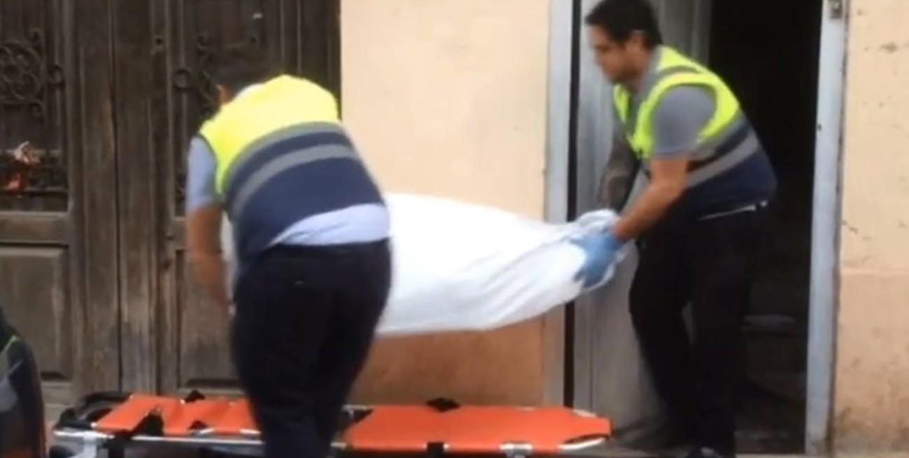 No veían a una vecina hacía mucho, entraron a su casa y llevaba 4 años muerta