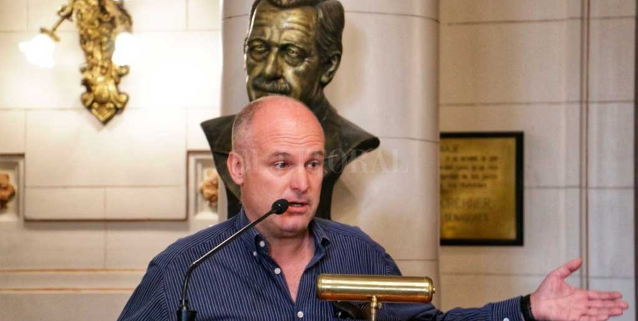 "Si quiere respaldar a Macri en su acercamiento al FMI que no hable en nombre de los radicales santafesinos"