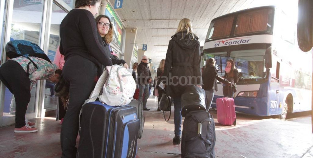 Al menos 30 colectivos viajan hoy a Córdoba por los feriados