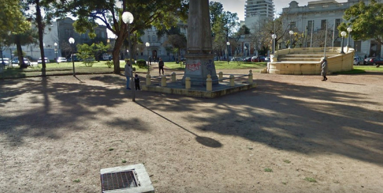 El Concejo solicita la remodelación de Plaza España