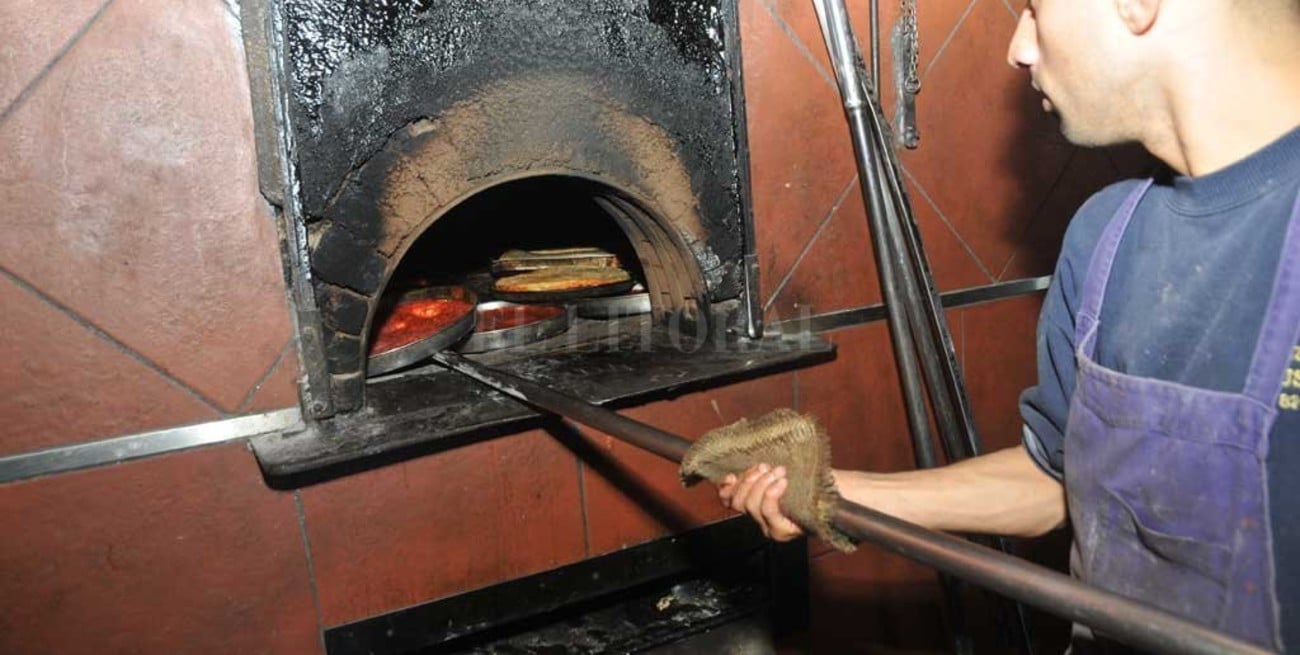 85 aniversario de pizzería Yusepín, un clásico sabor con toque a leña