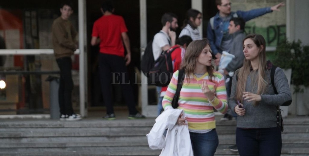 Entregarán mil becas a refugiados sirios para estudiar en universidades