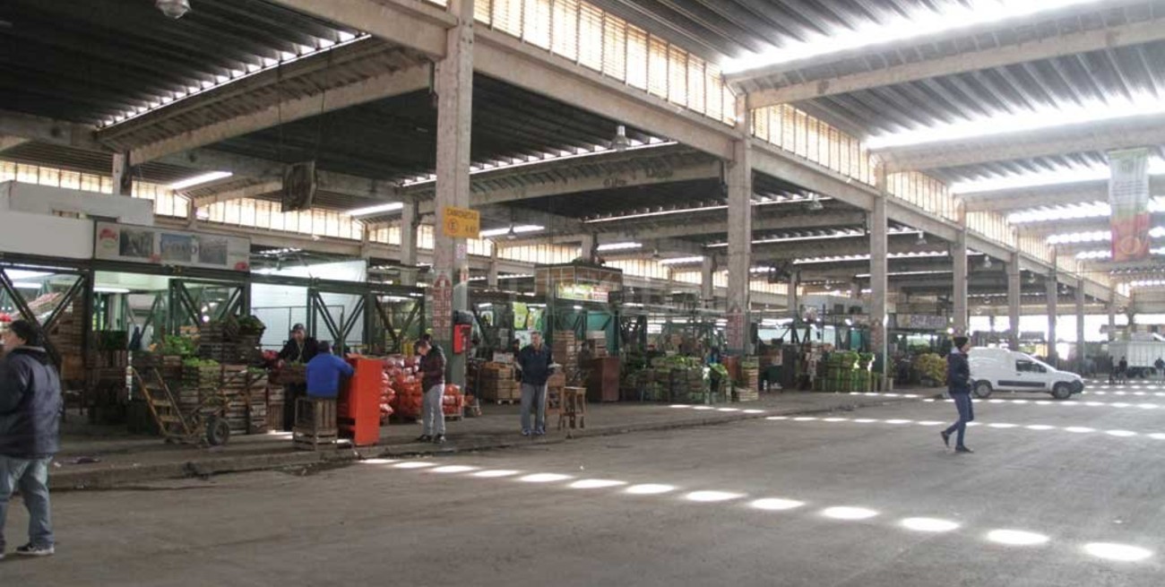 Una pelea en el Mercado de Abasto dejó a un hombre internado en estado delicado