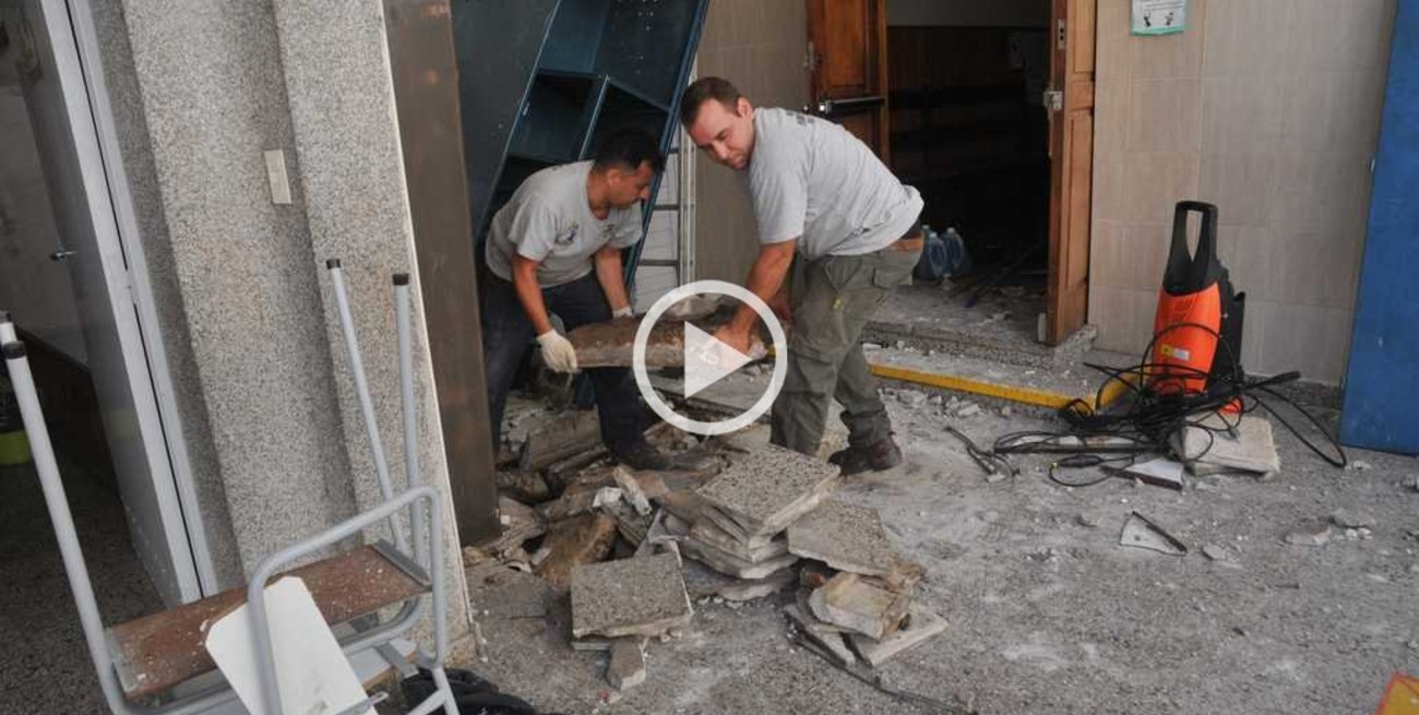 Explotó una cloaca en el patio de la escuela Niño Jesús, no había clases