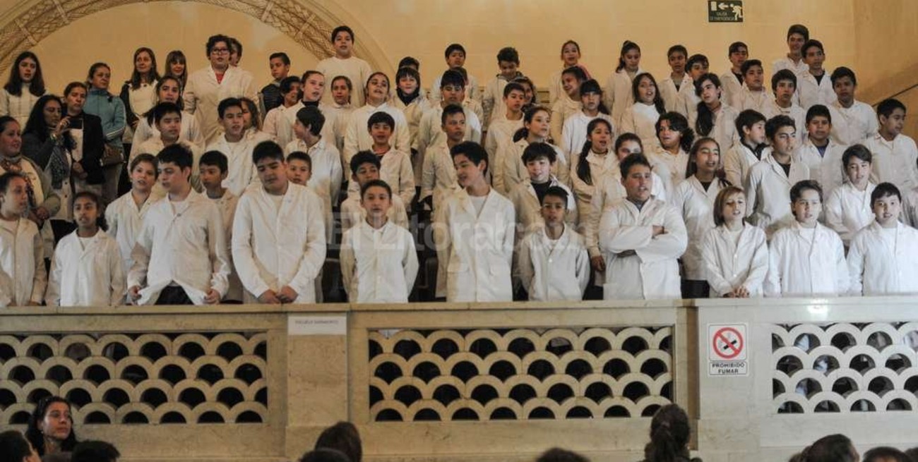 Unos 500 chicos prometieron su respeto a la Carta Magna