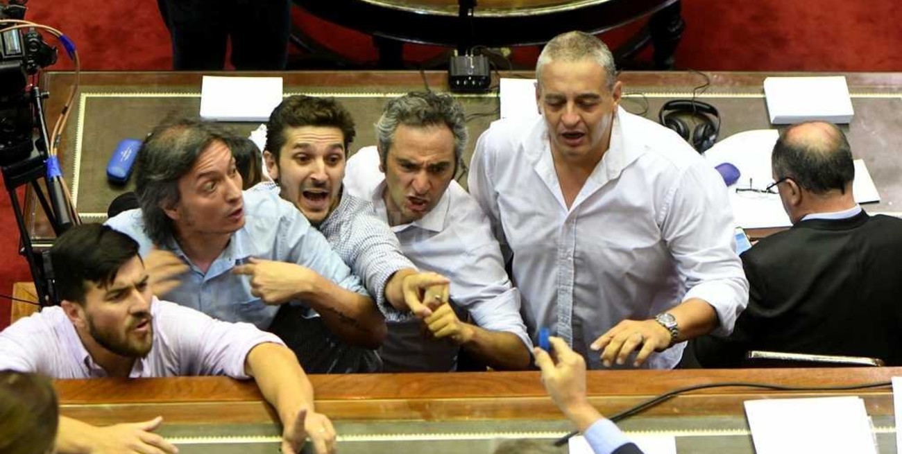 Denuncian a diputados opositores por su conducta en la sesión de la Reforma Previsional