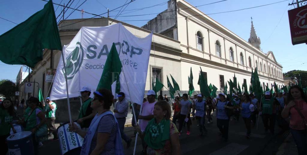 Otra movilización y enojo docente con la gestión provincial