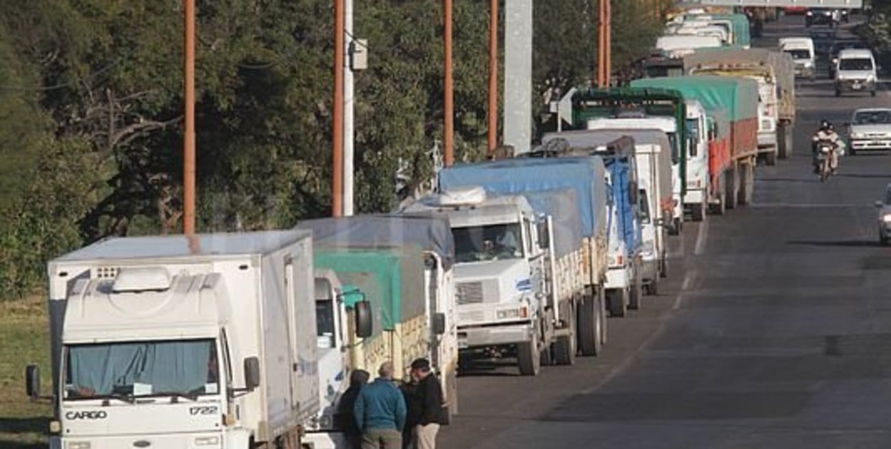 Camioneros intensifican la protesta y anunciaron que harán tres días de paro