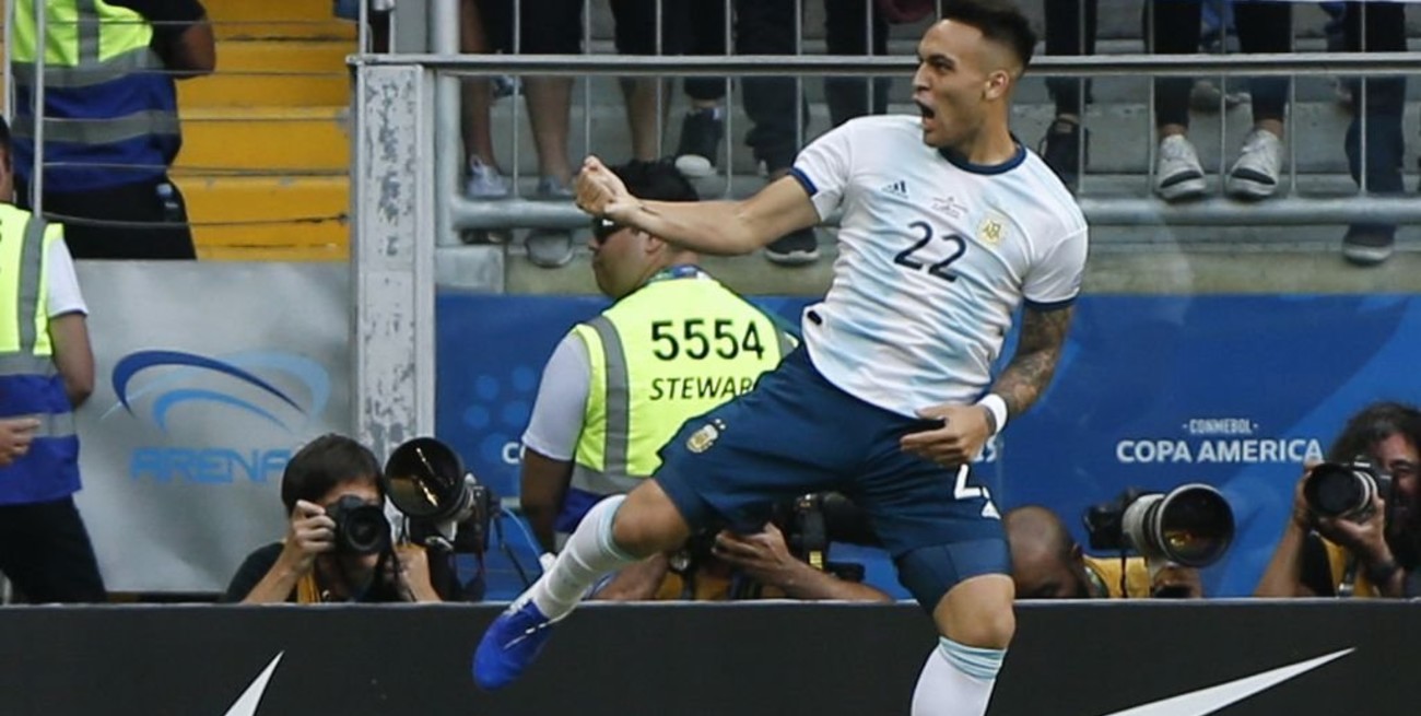 Argentina superó a Qatar y clasificó a cuartos de final