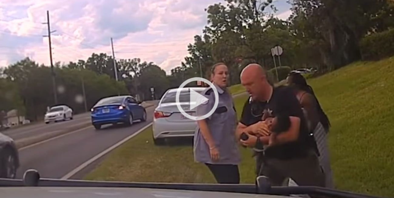 Un policía ayudó a salvar la vida de un bebé que había dejado de respirar