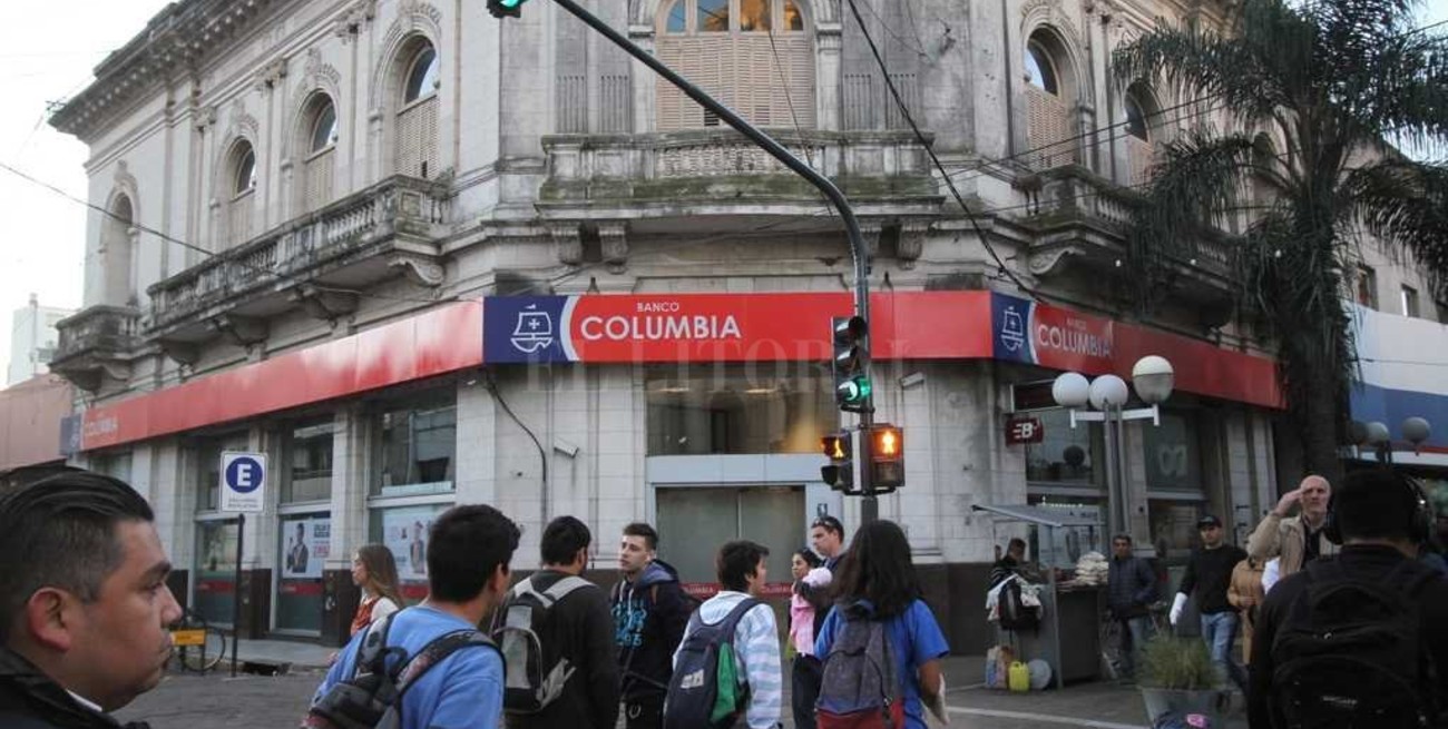 Escaso respeto de los peatones a los semáforos de San Martín