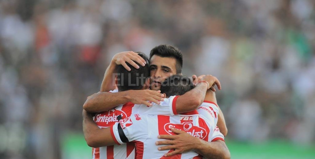 Los jugadores de Unión acompañaron a Triverio