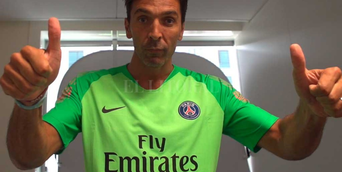 Buffon ya se prueba la ropa del PSG