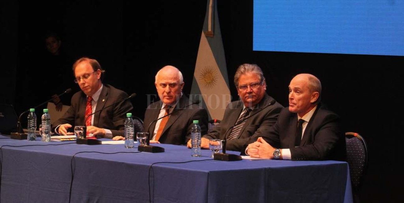 Lifschitz presentó una propuesta para cobrar la deuda que la Nación tiene con Santa Fe