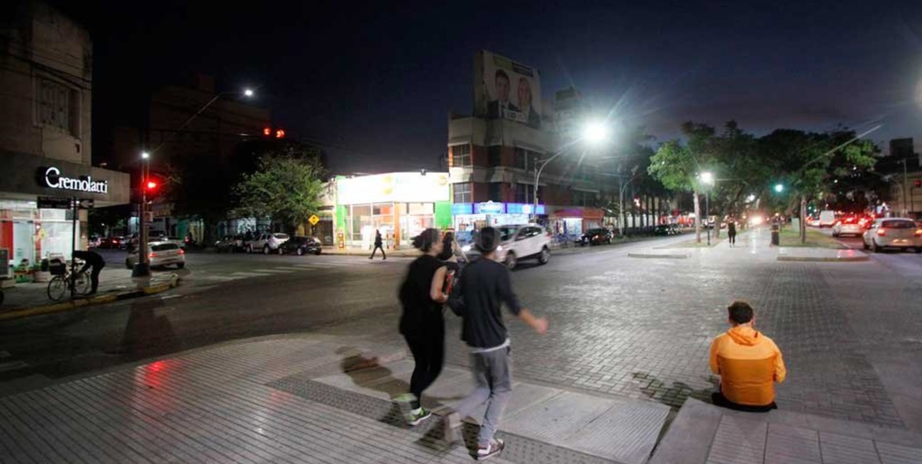 Cuota de alumbrado público: la ciudad comenzó a pagar con cheques a consignación