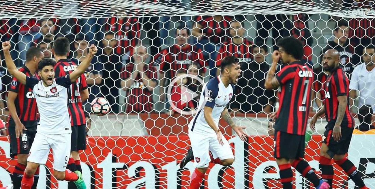 San Lorenzo ganó en Brasil y da pelea en la Copa Libertadores