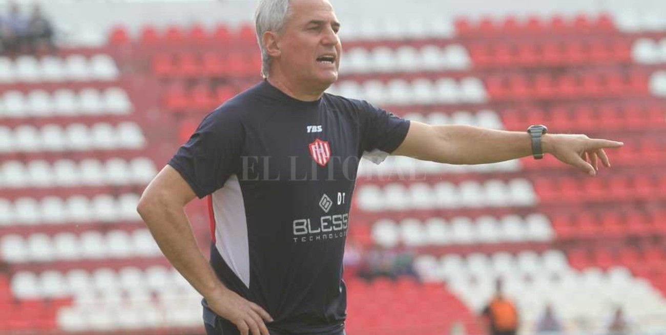 Llegan dos soldados y un teniente para Madelón